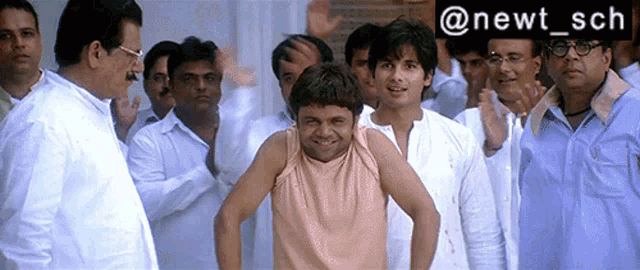 Chup Chup Ke Rajpal Yadav Bandya GIF - Chup Chup Ke Rajpal Yadav Bandya Getting Ready For Kushti GIFs