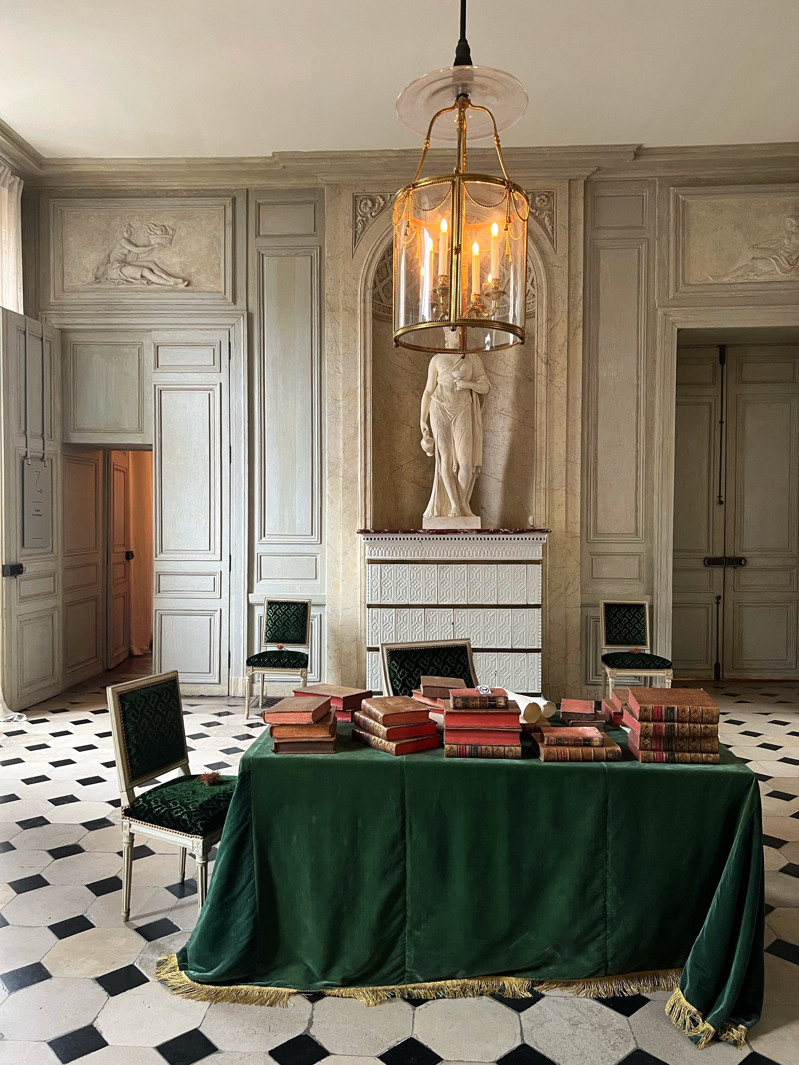 ベルナール・ビュッフェ、「Le salon de Manines」 Hôtel de la Marine - by Lynn Byrne - Emerald City