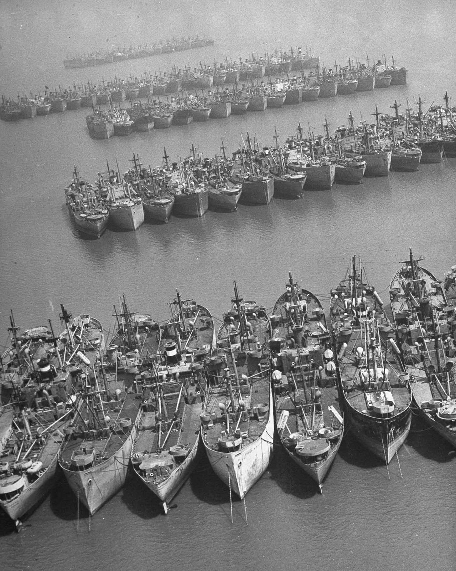 Kingman Air Force Base in Arizona, where an estimated 5,500 aircraft were stored and eventually scrapped between 1945 and 1946. Kingman Air Force Base in Arizona, where an estimated 5,500 aircraft were stored and eventually scrapped between 1945 and 1946.