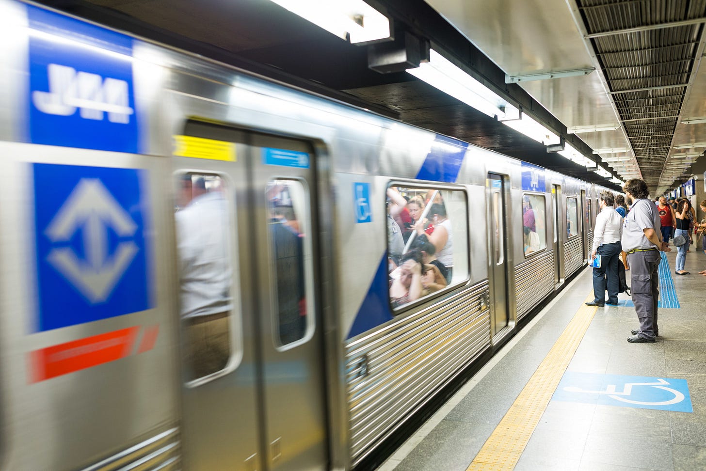 Linha 3-Vermelha do Metrô terá funcionamento parcial na Sexta-feira Santa |  VEJA SÃO PAULO Linha 3-Vermelha do Metrô terá funcionamento parcial na Sexta-feira Santa |  VEJA SÃO PAULO