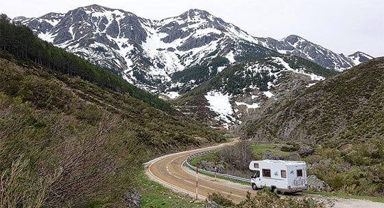 motorhome-camper-mountains-van