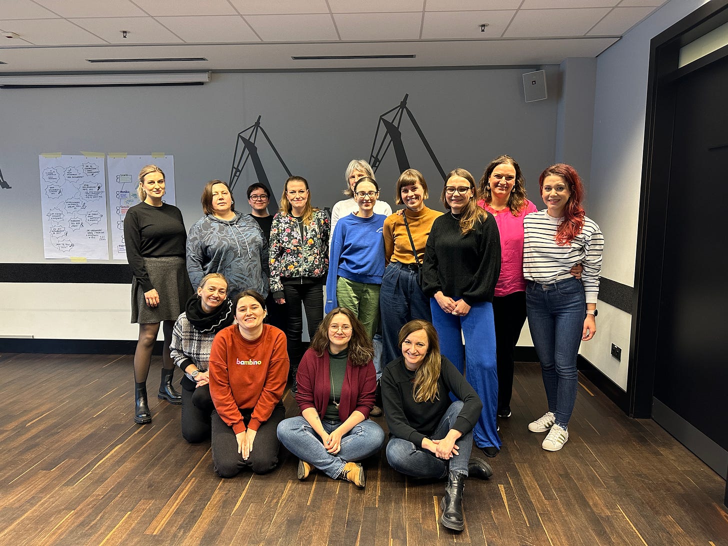 Zdjęcie grupowe. Jedenaście kobiet z trójmiejskiej sieci, oraz ja i Marta z FKBB