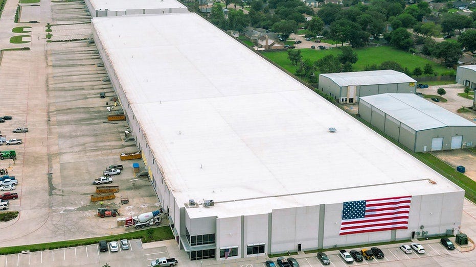 Apple's new manufacturing facility in Houston, Texas. Apple's new manufacturing facility in Houston, Texas.