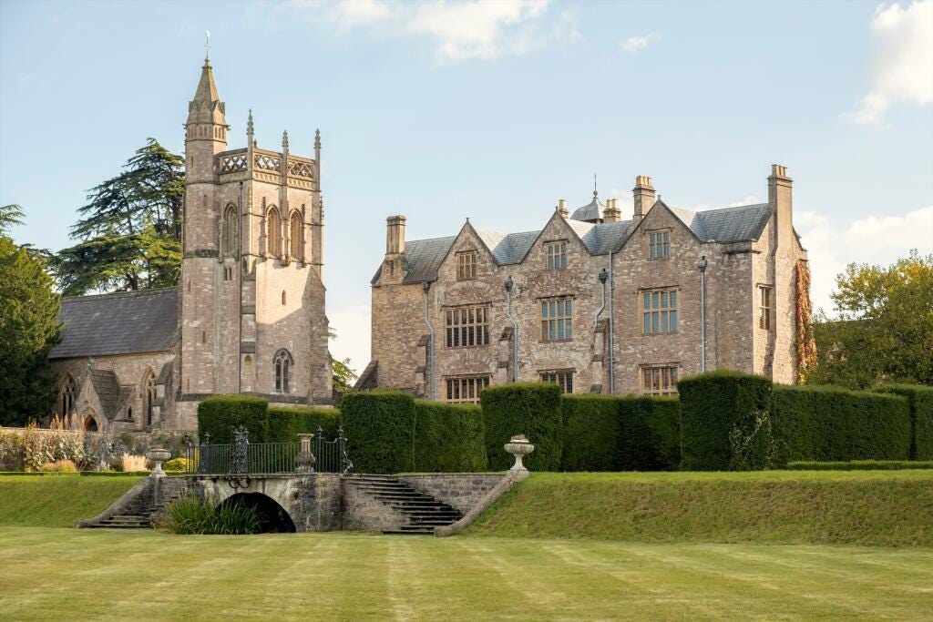 An ever so ever so stately home.