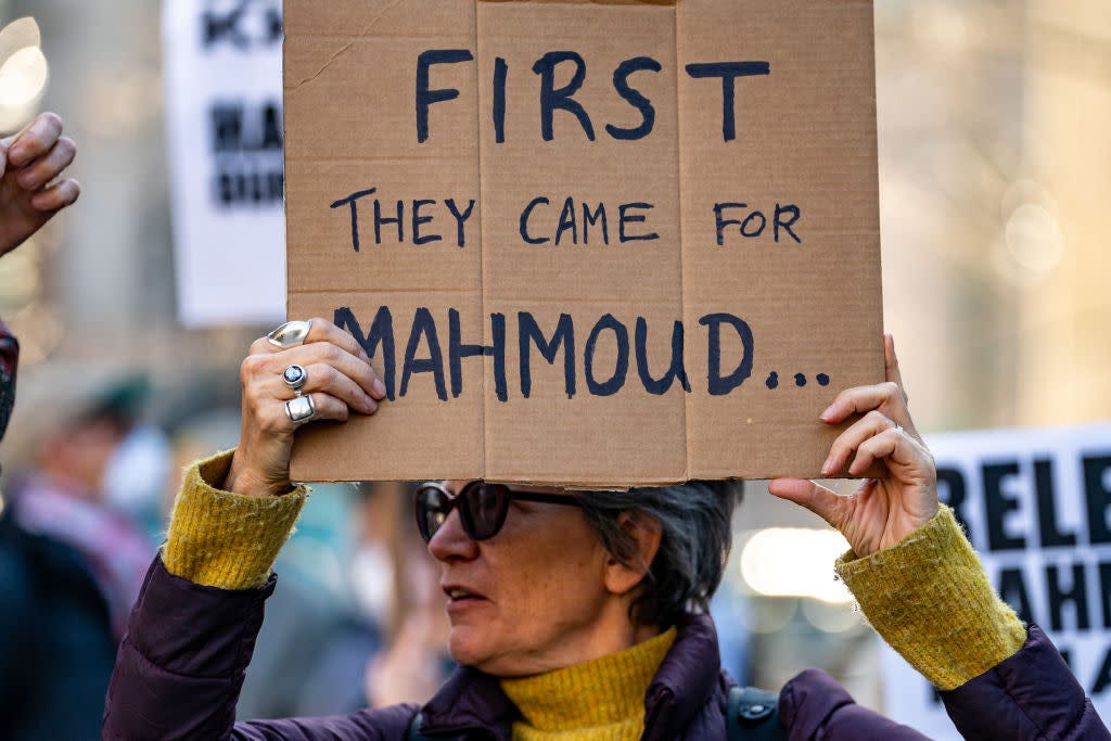 A person holding a sign over her head

AI-generated content may be incorrect.
