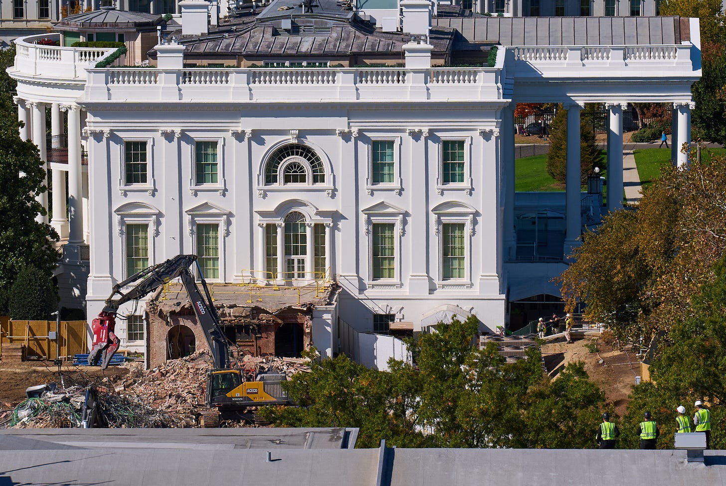 White House East Wing demolished as Trump proceeds with ballroom construction
