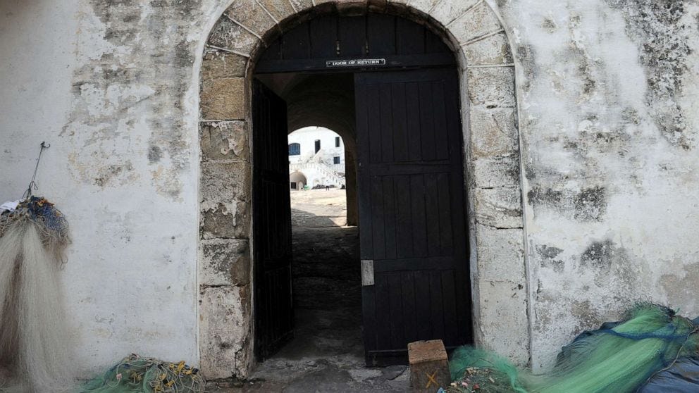 Black Americans reconnect with roots in emotional trips to Ghana's 'Door of  No Return' - ABC News