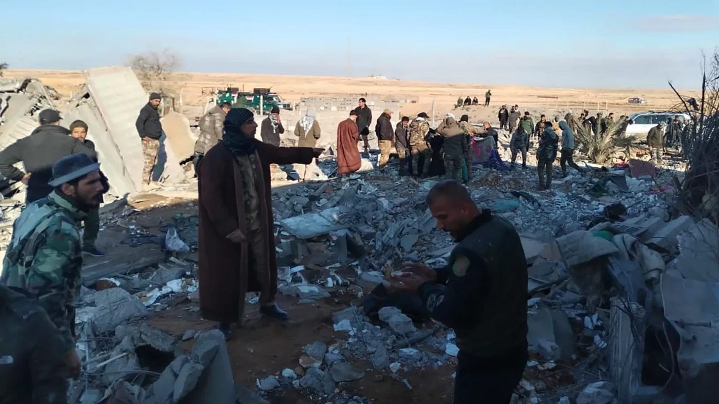 Residents gather around destroyed buildings after US warplanes carried out an airstrike on the headquarters of Hashd al-Shaabi (Popular Mobilization Forces) in Al-Qaim city of Anbar, Iraq on February 3, 2024. - Sputnik International, 1920, 03.02.2024 Residents gather around destroyed buildings after US warplanes carried out an airstrike on the headquarters of Hashd al-Shaabi (Popular Mobilization Forces) in Al-Qaim city of Anbar, Iraq on February 3, 2024. - Sputnik International, 1920, 03.02.2024