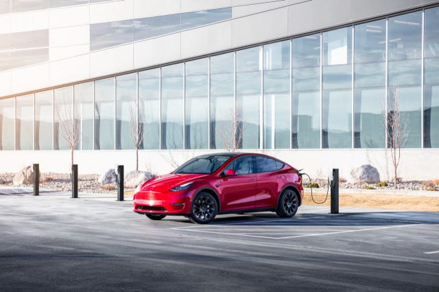tesla-charging_100876278_m.jpg