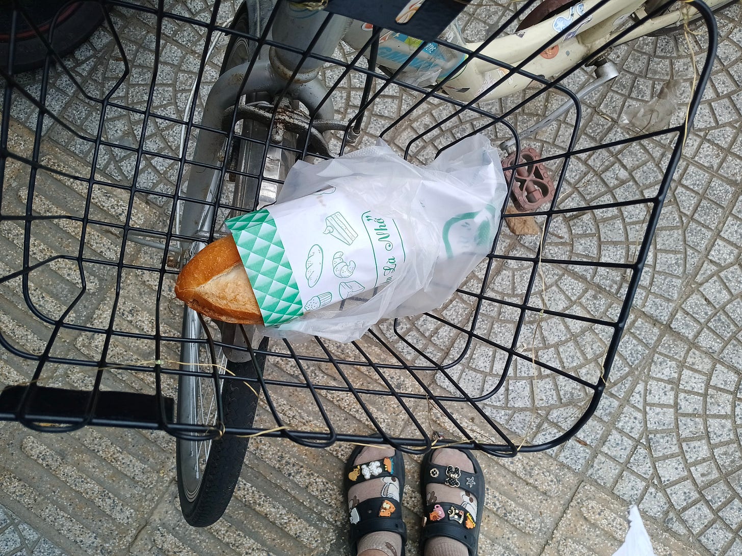 bánh mì sandwich in a bike basket