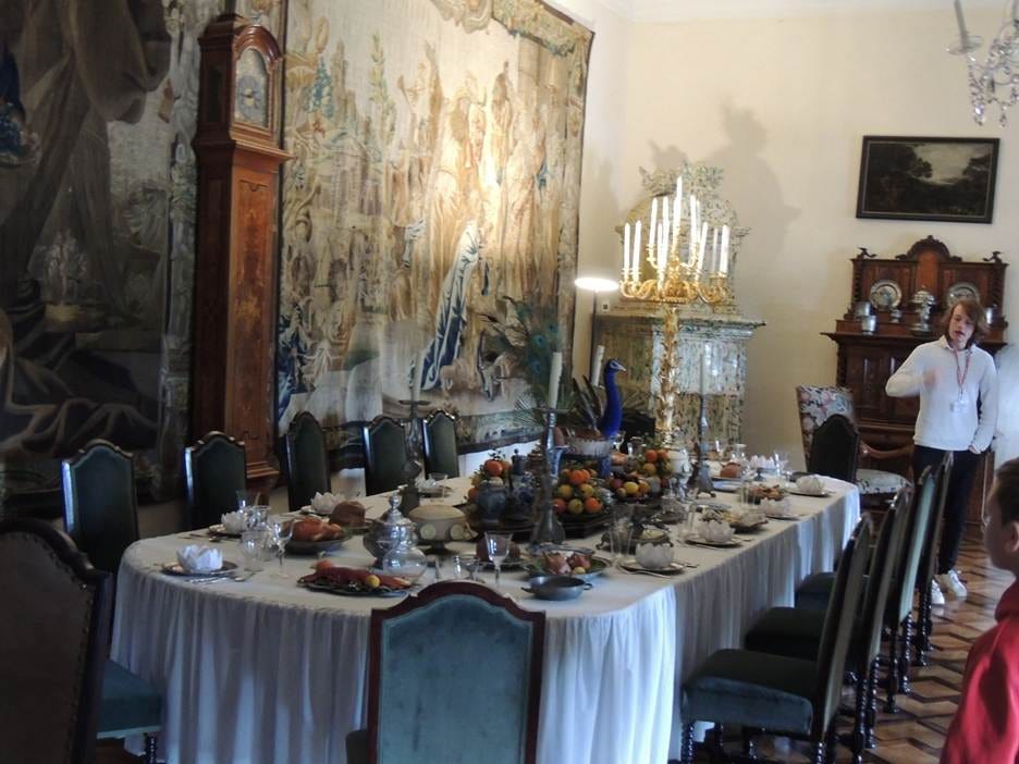 A dining room with a table set with food

AI-generated content may be incorrect.