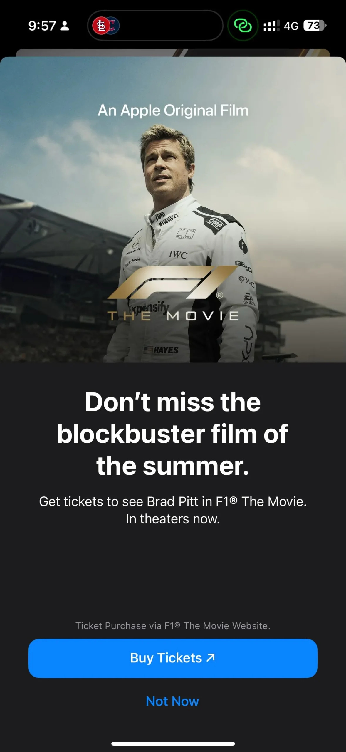 Promoción de la película de Apple F1 mostrada en un pop-up a pantalla completa en la App de Apple TV en EEUU, con un botón que lleva a compras en una web externa que no utiliza medios de pago de la App Store Promoción de la película de Apple F1 mostrada en un pop-up a pantalla completa en la App de Apple TV en EEUU, con un botón que lleva a compras en una web externa que no utiliza medios de pago de la App Store