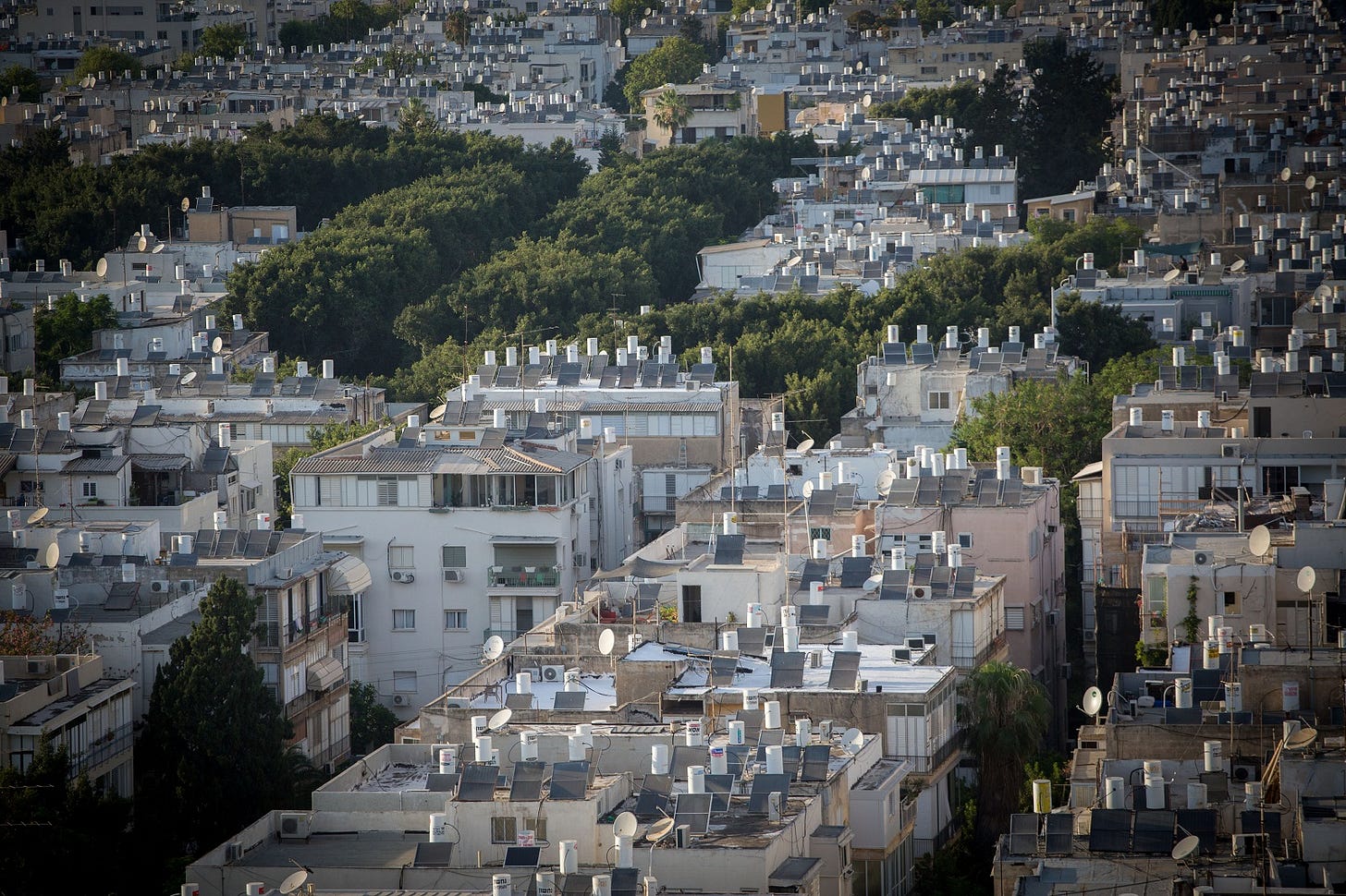Solar water heaters on rooftops in Tel Aviv. (Miriam Alster/FLASH90)