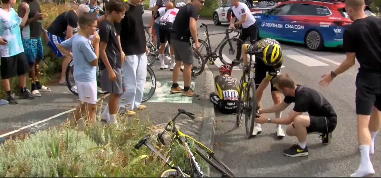VIDEO | The crash that has ended Jonas Vingegaard's 2026 Tour de France ... VIDEO | The crash that has ended Jonas Vingegaard's 2026 Tour de France ...