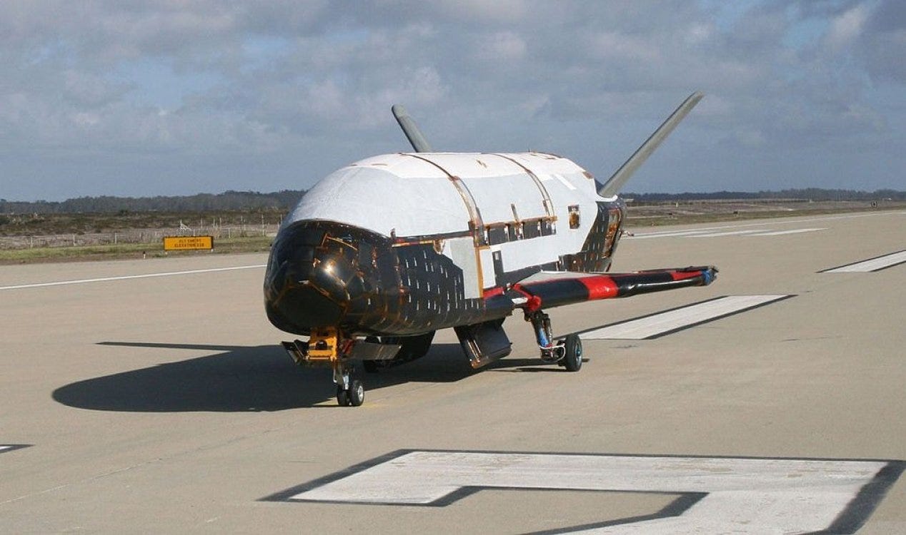 Avião espacial secreto X-37b decola em outra missão misteriosa. Avião espacial secreto X-37b decola em outra missão misteriosa.
