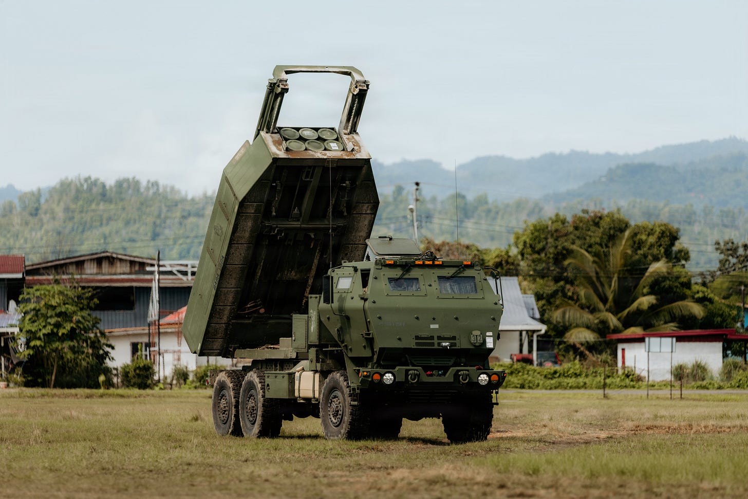 M142 HIMARS launcher with its rocket pod elevated during Exercise Keris Strike, illustrating the long-range precision fires capability highlighted in the Han Kuang 42 combat patch.
