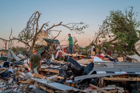 Une maison dévastée par une tornade aux États-Unis Une maison dévastée par une tornade aux États-Unis