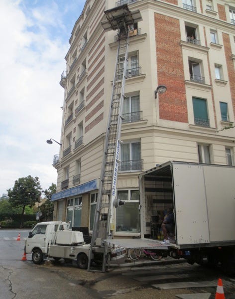 2-IMG_1421.JPG A mover's conveyor near Montparnasse Cemetery