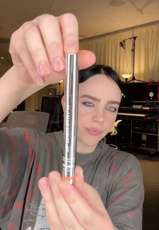 Billie Eilish Reveals Her Favorite Lip Liner – Hollywood Life