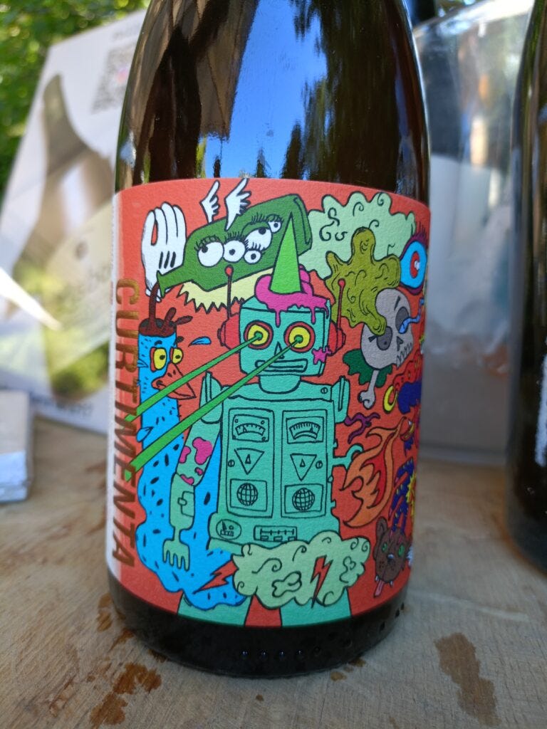 Hugo Mendes - Underdog Curtimenta 2021. Orange wine from Portugal. Photo (C) Simon J Woolf Hugo Mendes - Underdog Curtimenta 2021. Orange wine from Portugal. Photo (C) Simon J Woolf