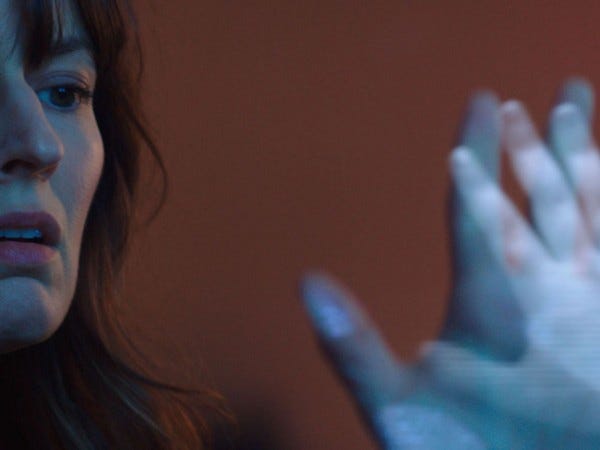poltergeist remake rosemarie dewitt feeling spirits 2015 images poltergeist remake rosemarie dewitt feeling spirits 2015 images