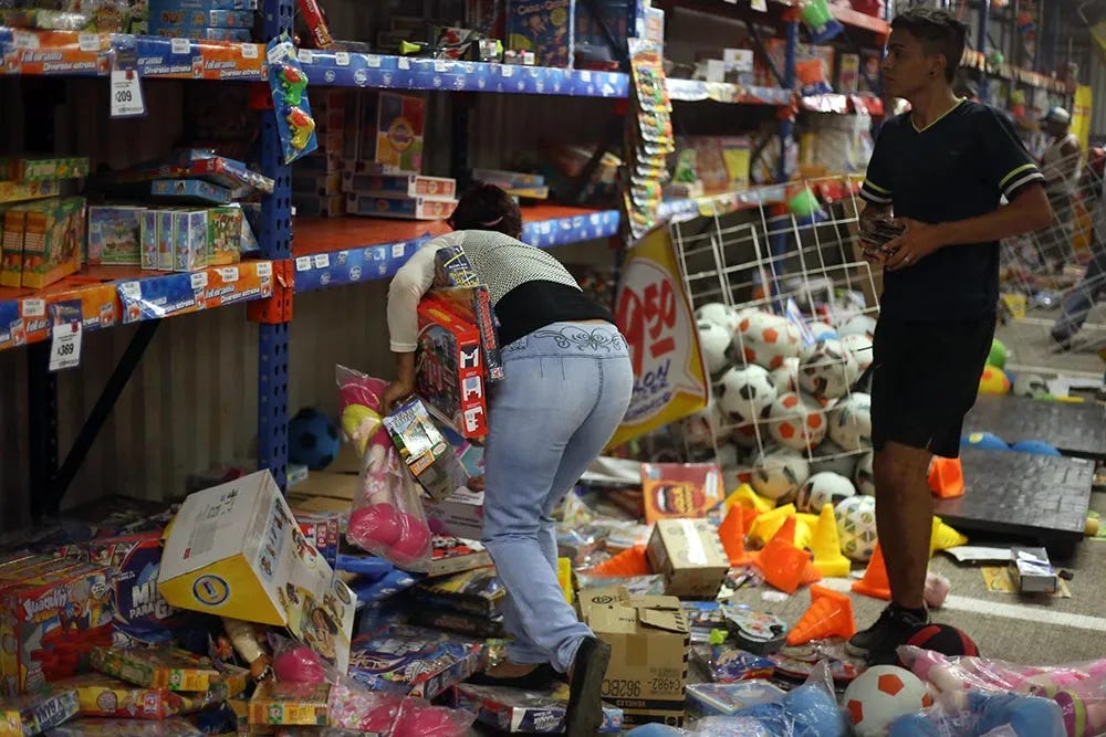 Looters Storm Mexico Wal-Mart, Chedraui Stores on Gas Hike - Bloomberg Looters Storm Mexico Wal-Mart, Chedraui Stores on Gas Hike - Bloomberg