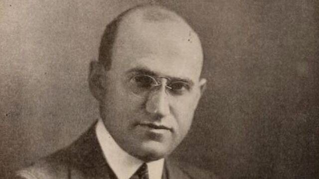 A person wearing glasses and a suit

AI-generated content may be incorrect.