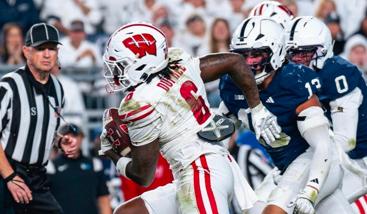 Wisconsin Badgers running back Darrion Dupree runs the ball against Penn State Wisconsin Badgers running back Darrion Dupree runs the ball against Penn State