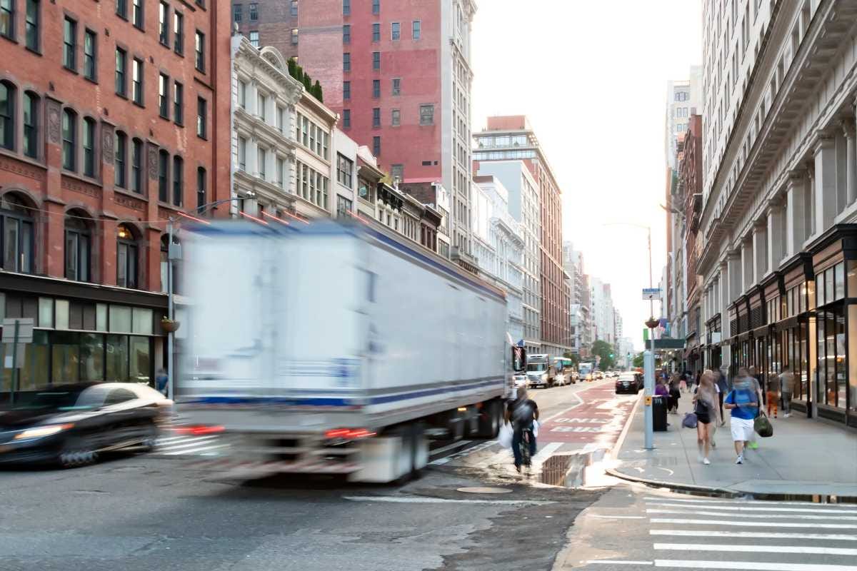 City advances plans for delivery 'microhubs' to reduce truck traffic,  pollution in Brooklyn and Manhattan • Brooklyn Paper