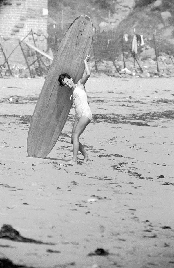 16-year-old Kathy 'Gidget' Kohner on the beach with her surfboard, 1957. 16-year-old Kathy 'Gidget' Kohner on the beach with her surfboard, 1957.
