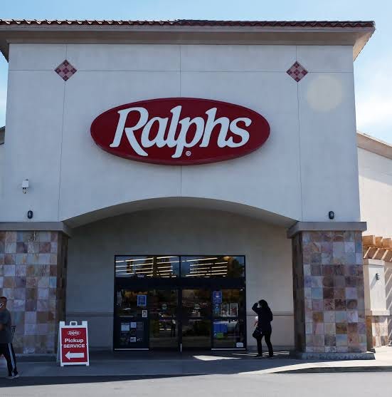 Ralphs in Westwood Now Serves Fast-Food While Shopping for Groceries | Eater LA Ralphs in Westwood Now Serves Fast-Food While Shopping for Groceries | Eater LA