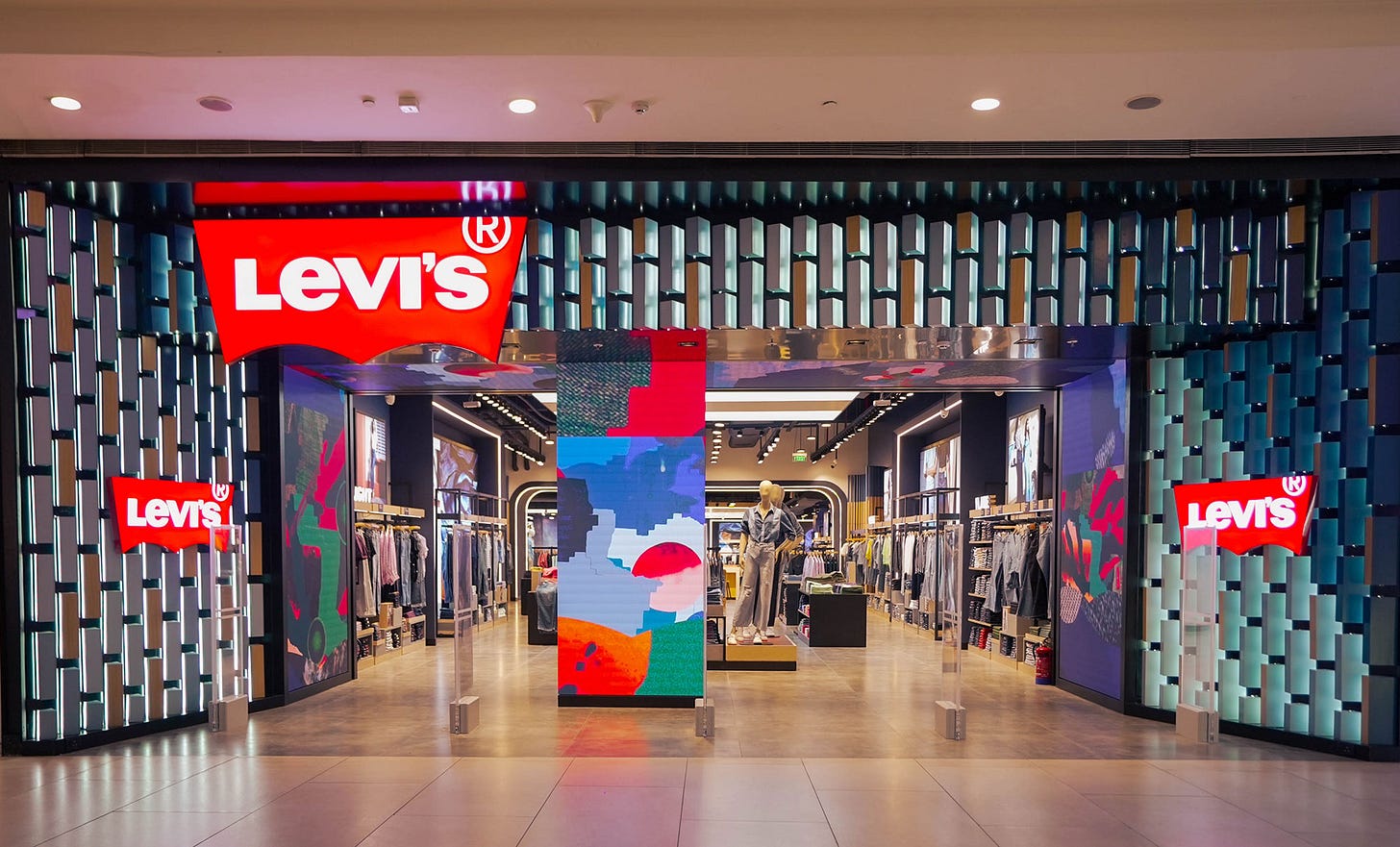 Levi's® Opens Largest Mall Store - Levi Strauss & Co : Levi Strauss & Co