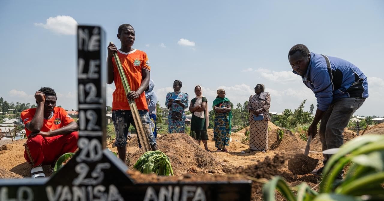 At least 30 deaths at Congo camp show Ebola spreading At least 30 deaths at Congo camp show Ebola spreading