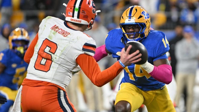 Syracuse QB Kyle McCord throws three first-half pick-6s vs Pitt