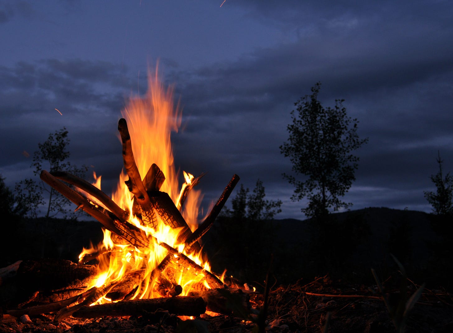 Tips on How to Keep a Fire Burning Longer