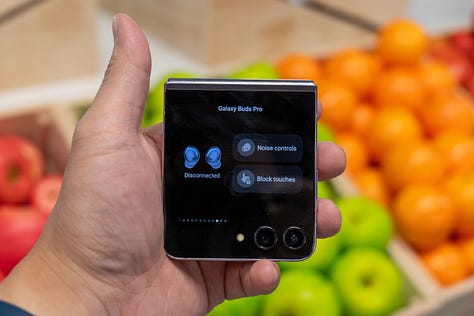 Samsung Galaxy Z Flip 5 cover display