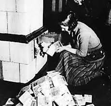 Advaid അദ്വൈത് on X: "1923 : A woman in Berlin burns German Marks in the furnace to heat the home during the peak of the Weimar Germany's hyperinflation. The German currency had Advaid അദ്വൈത് on X: "1923 : A woman in Berlin burns German Marks in the furnace to heat the home during the peak of the Weimar Germany's hyperinflation. The German currency had