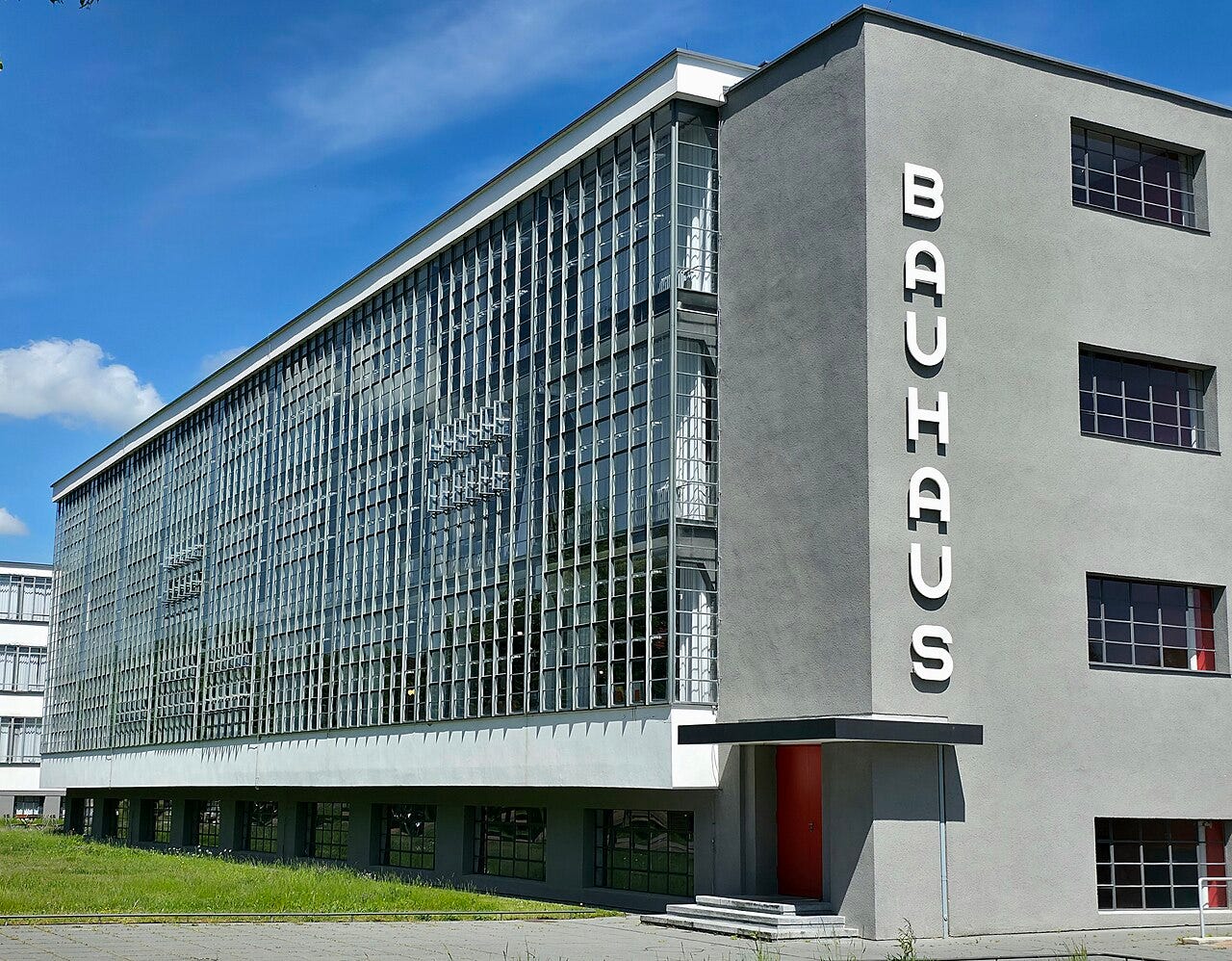Dessau 的 Bauhaus 建築|來源:JensKunstfreund / Wikimedia Commons(CC BY-SA 4.0) Dessau 的 Bauhaus 建築|來源:JensKunstfreund / Wikimedia Commons(CC BY-SA 4.0)