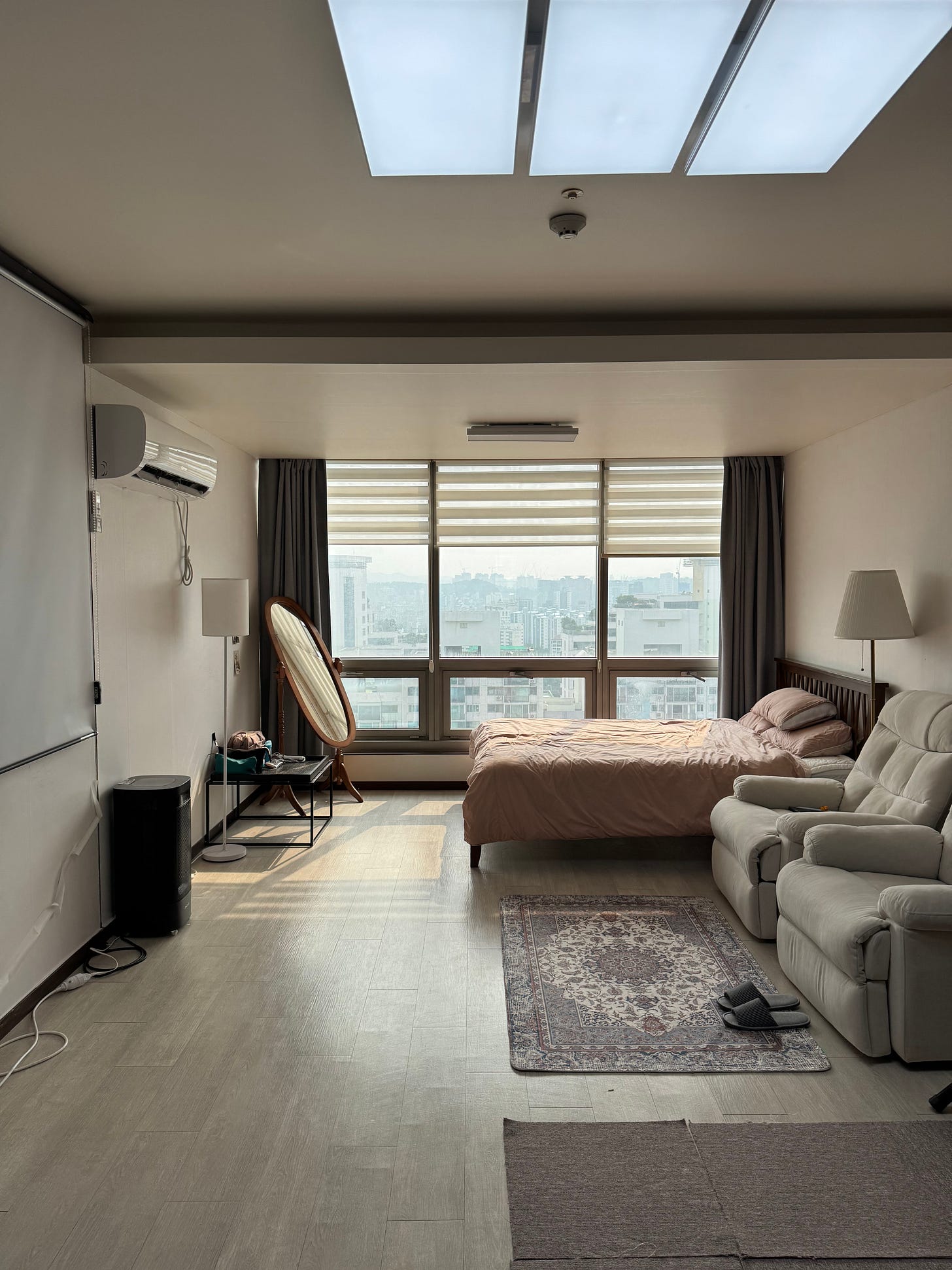 This was our home in Gangnam for the next two weeks. Lots of natural light. This was our home in Gangnam for the next two weeks. Lots of natural light.