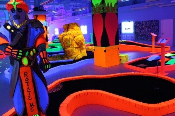 Tee and Putt mini golf Dalma Mall Abu Dhabi Arabian Notes 1