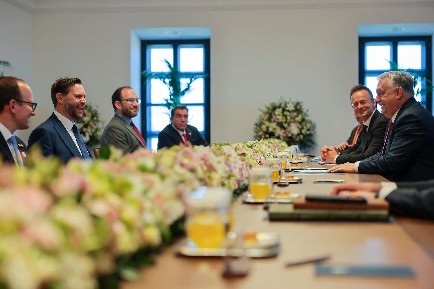 Vance in Budapest, rally with Orbán five days before the vote: 'Re-elect  him' - La Sicilia