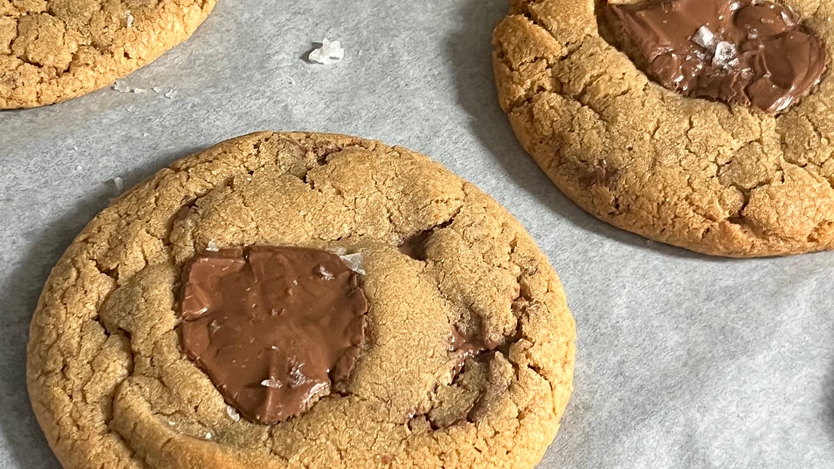 Kitchen Project #114: A Lesson In Cookies - by Nicola Lamb