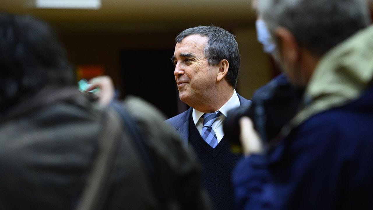Arnaud Lagardère, PDG du groupe Lagardère, au début de son audition par la commission d'enquête sur la concentration des médias du Sénat.