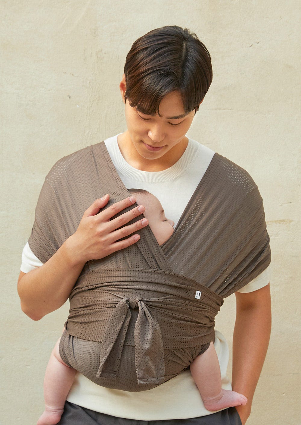 コニー抱っこ紐 AirMesh™ / モカ(2XS,XS,2XL,3XL,4XL,5XL) コニー抱っこ紐 AirMesh™ / モカ(2XS,XS,2XL,3XL,4XL,5XL)