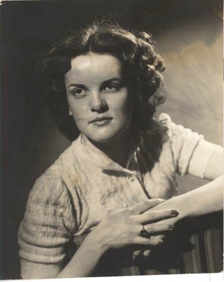 A person with curly hair

AI-generated content may be incorrect.