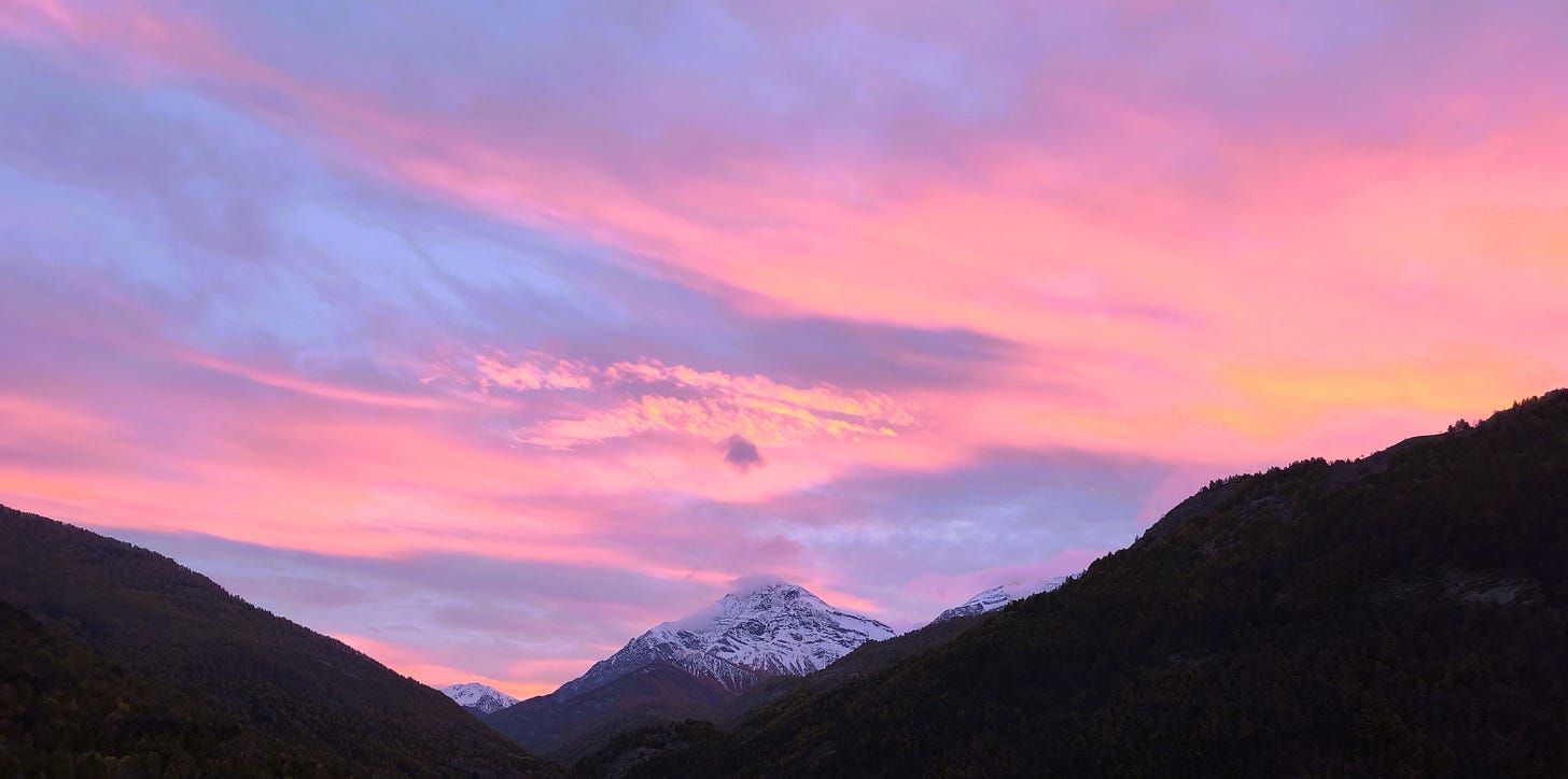 Snow Conditions in Sauze d'Oulx and the Via Lattea for winter 25/26. Snowcapped mountains and red, gold sunset