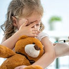 FDA : ΥΨΗΛΗ ΠΙΘΑΝΟΤΗΤΑ ΚΙΝΔΥΝΟΥ για τα παιδιά, κατά τη διάρκεια των πρώτων ημερών μετά τη λήψη εμβολίων Covid-19