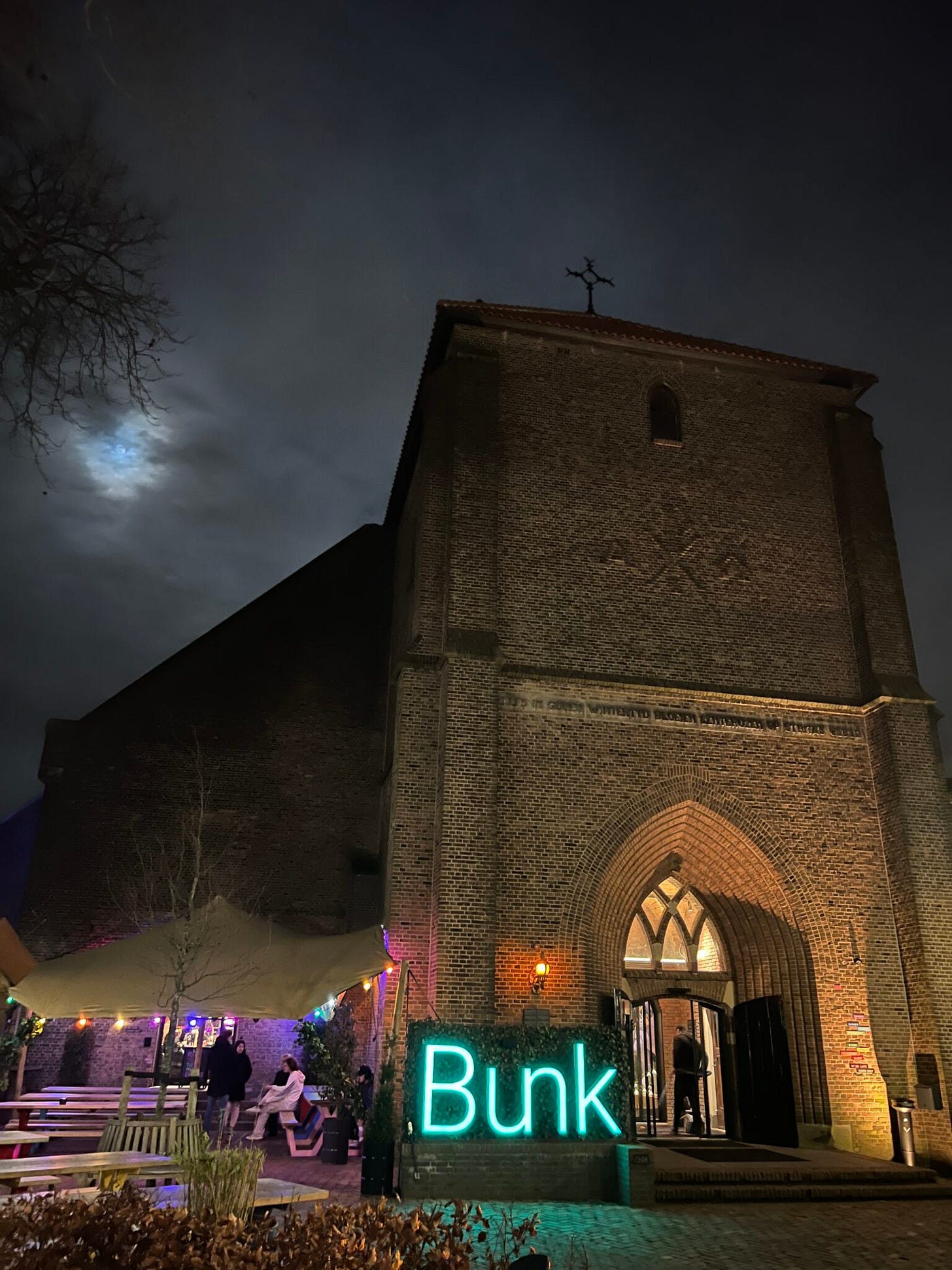Bunk in Amsterdam Noord bei Nacht