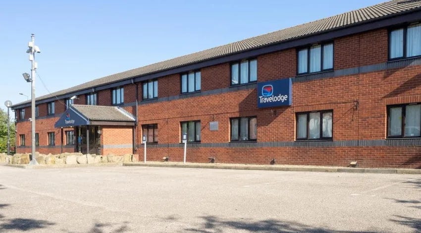https://media.travelodge.co.uk/image/upload/c_fill%2Ch_470%2Cw_850/Rebase/Top%20of%20the%20page/GB0308_Sedgefield_EXTERIOR.webp