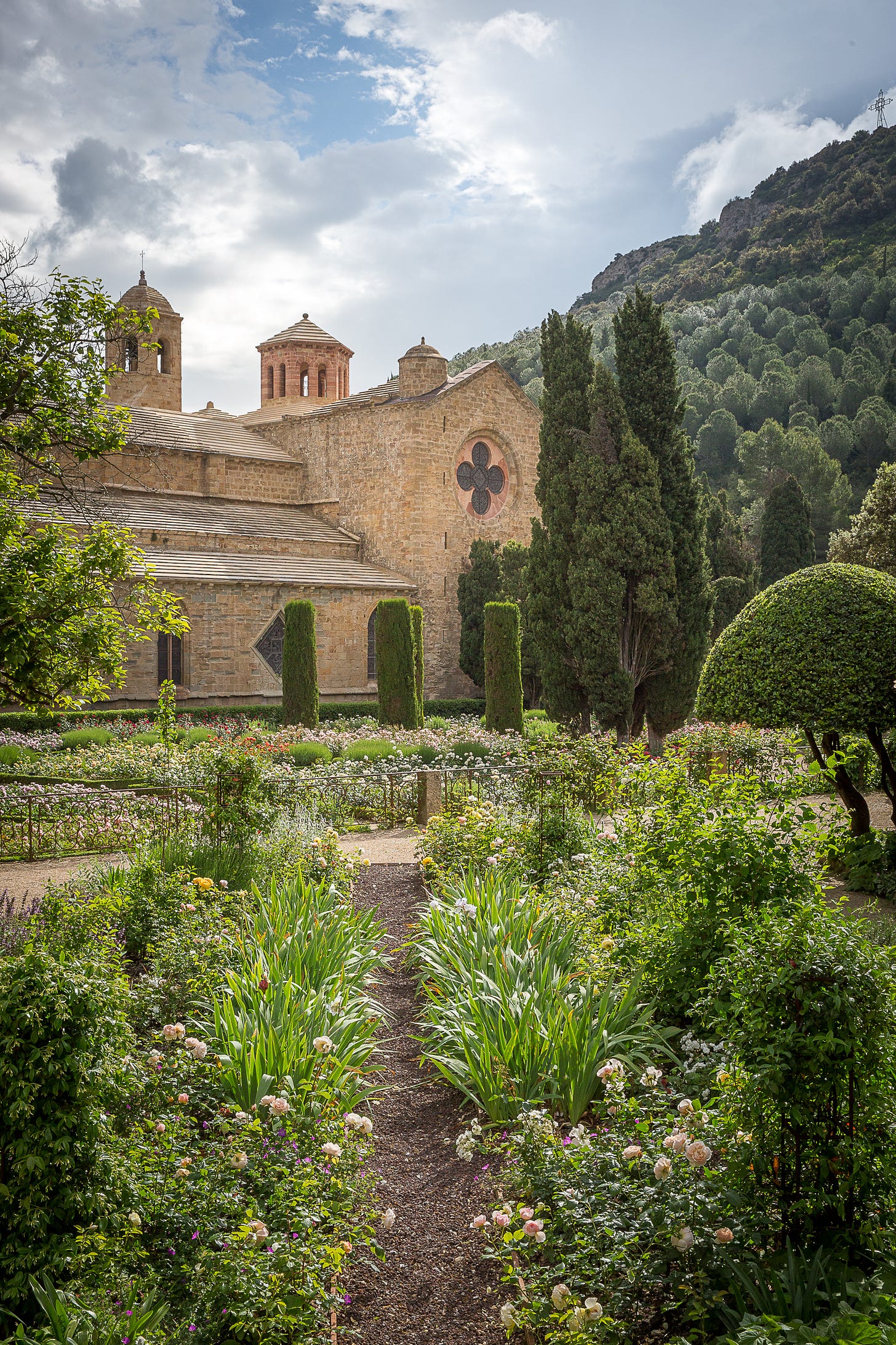 https://frenchcrossroads.com/wp-content/uploads/2019/01/fontfroide%C2%A9yannmonel-8774-1.jpg
